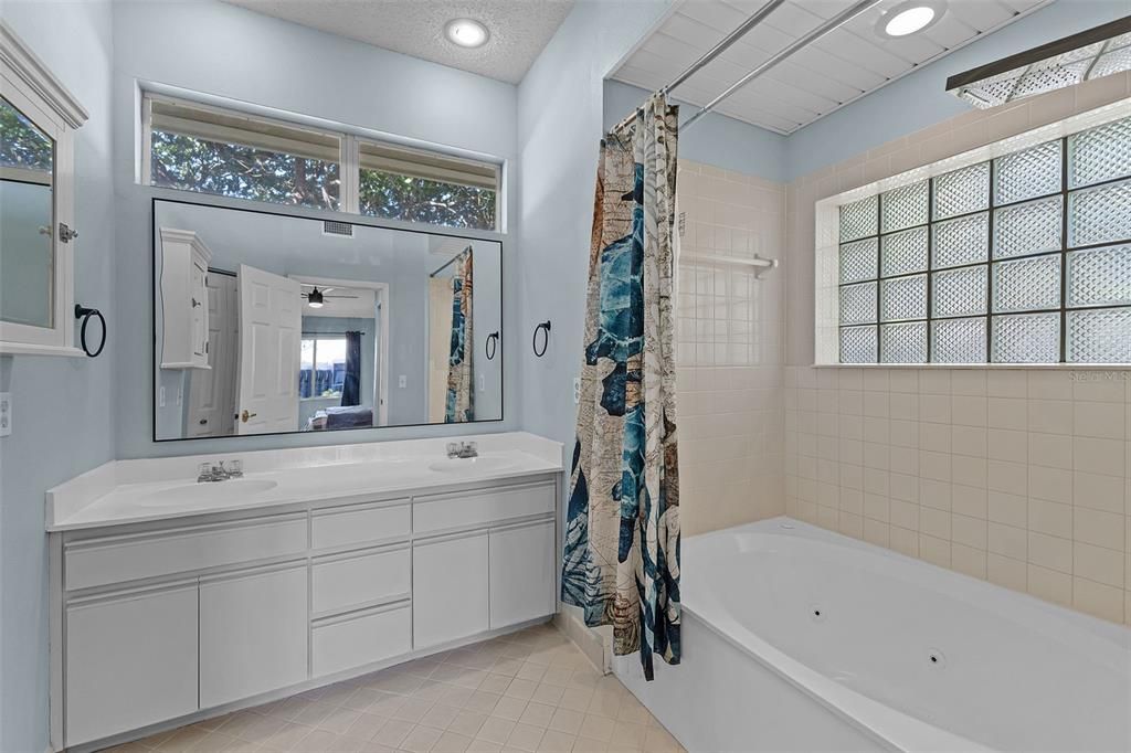 For Sale: $475,000 (3 beds, 2 baths, 1578 Square Feet)