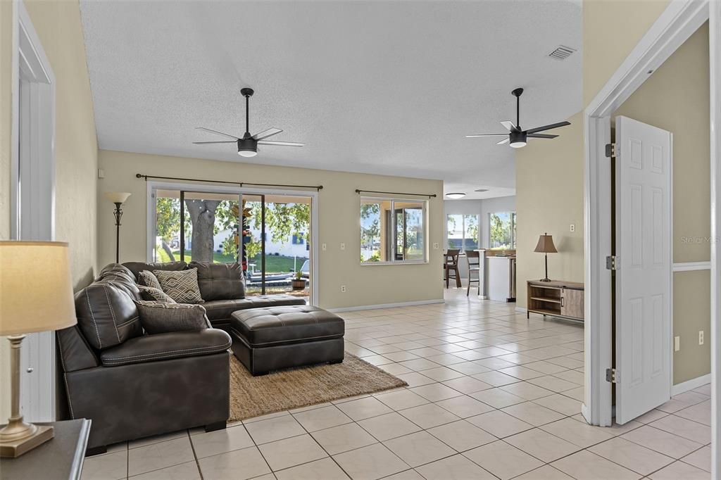 For Sale: $475,000 (3 beds, 2 baths, 1578 Square Feet)