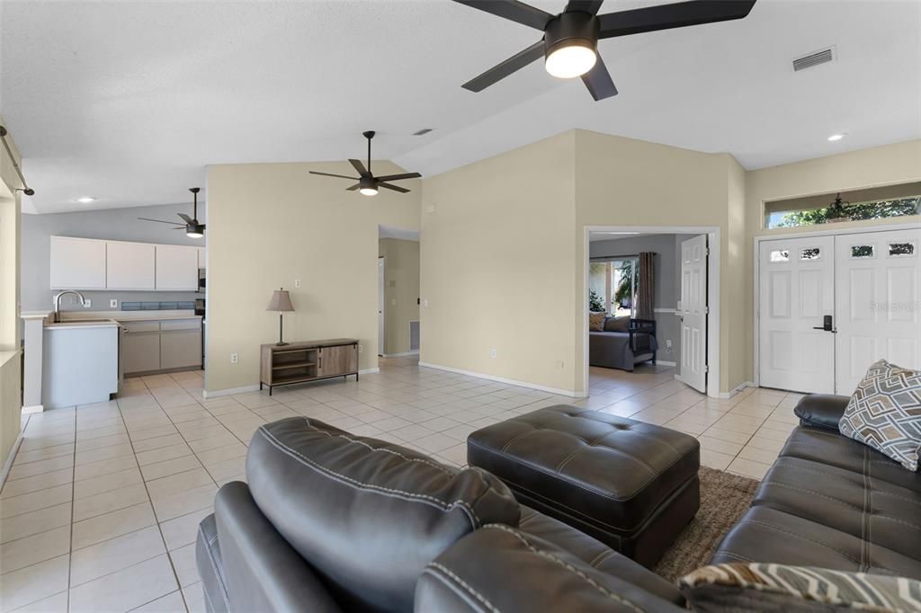 For Sale: $475,000 (3 beds, 2 baths, 1578 Square Feet)