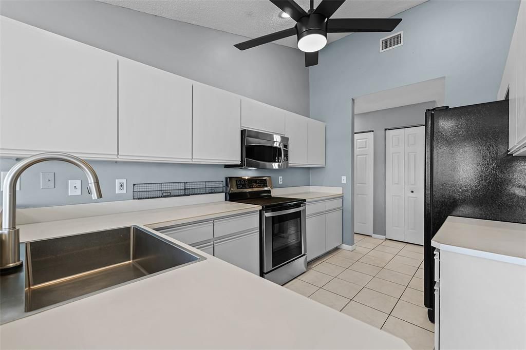 For Sale: $475,000 (3 beds, 2 baths, 1578 Square Feet)