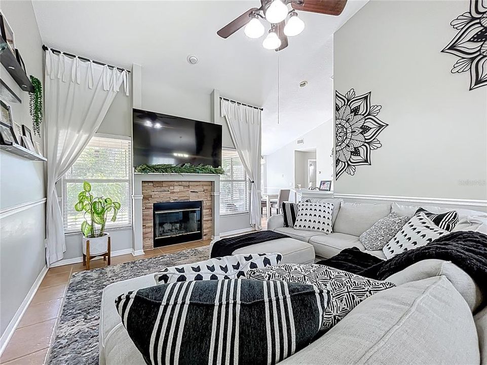 For Sale: $341,900 (3 beds, 2 baths, 1466 Square Feet)