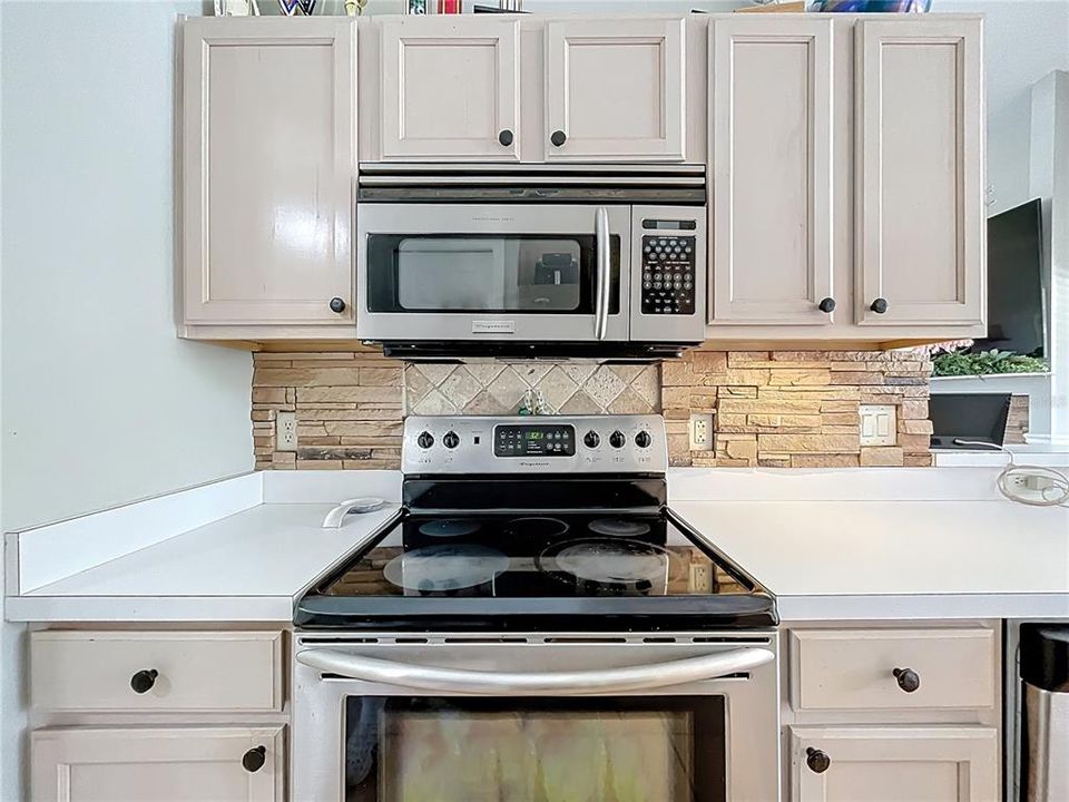 For Sale: $341,900 (3 beds, 2 baths, 1466 Square Feet)