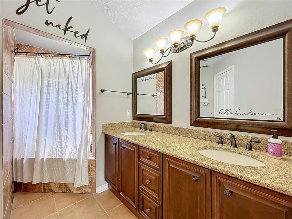 For Sale: $341,900 (3 beds, 2 baths, 1466 Square Feet)