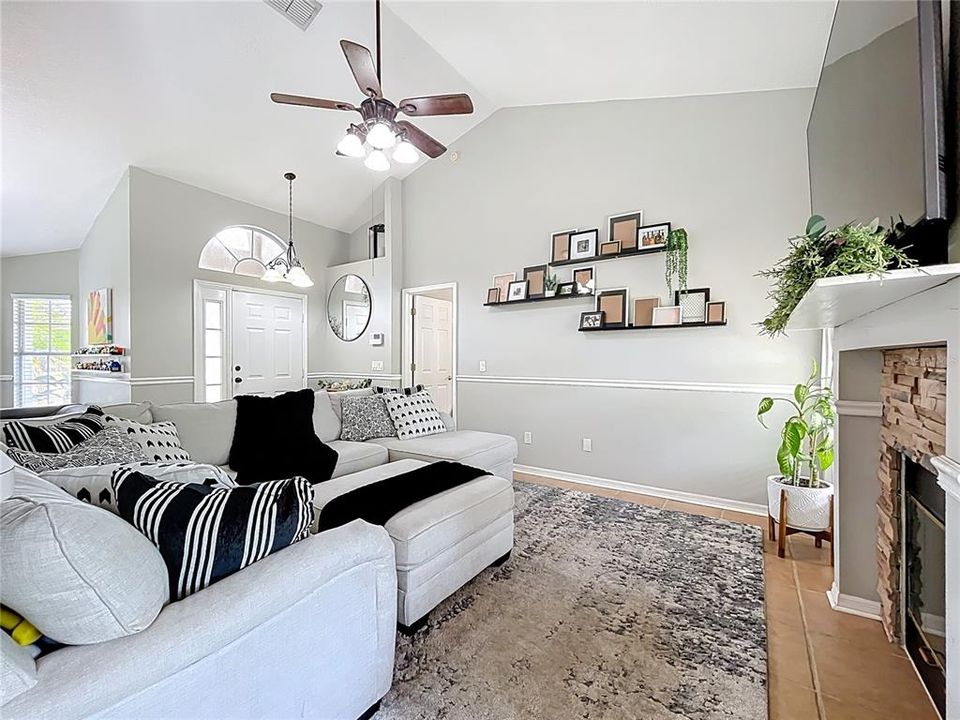 For Sale: $341,900 (3 beds, 2 baths, 1466 Square Feet)