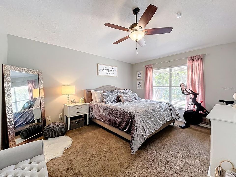 For Sale: $341,900 (3 beds, 2 baths, 1466 Square Feet)