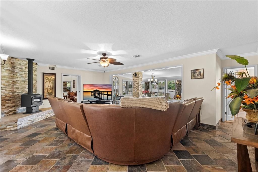 For Sale: $1,775,000 (4 beds, 3 baths, 2786 Square Feet)