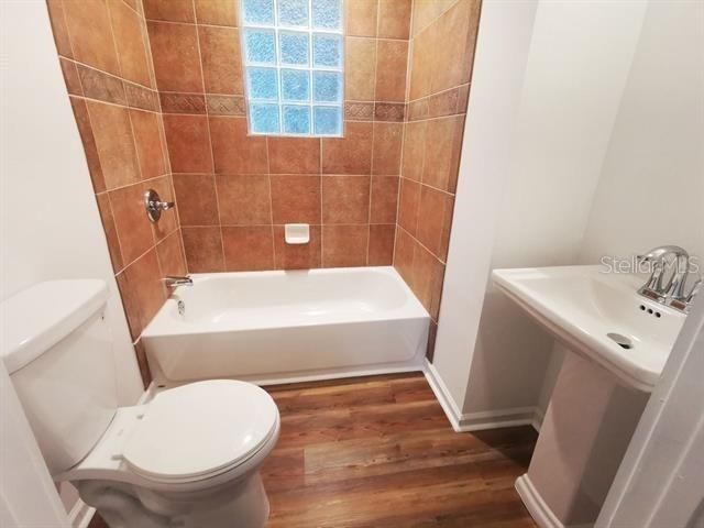 For Rent: $2,800 (3 beds, 2 baths, 1173 Square Feet)