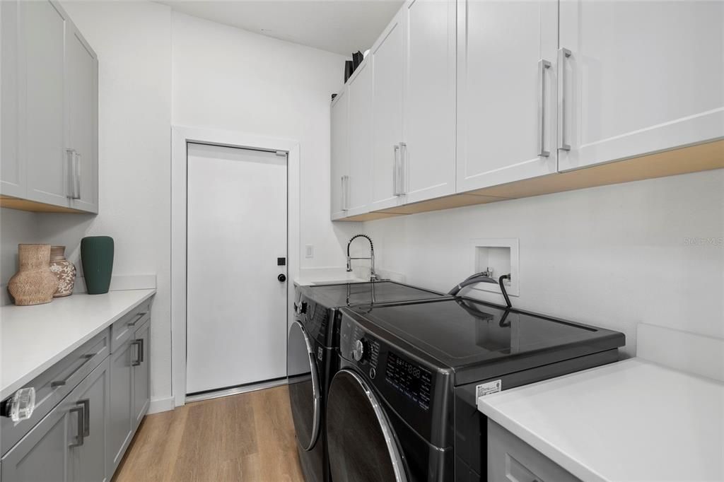 For Sale: $1,260,000 (5 beds, 5 baths, 3514 Square Feet)