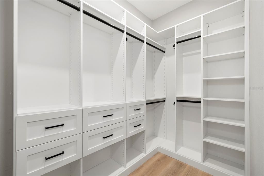 For Sale: $1,260,000 (5 beds, 5 baths, 3514 Square Feet)