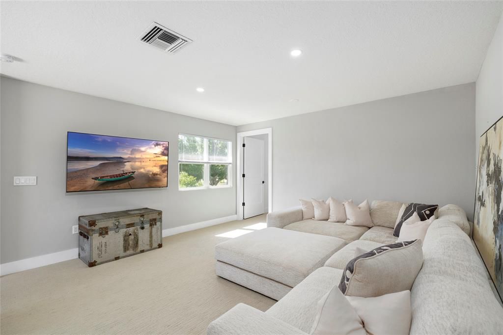 For Sale: $1,260,000 (5 beds, 5 baths, 3514 Square Feet)