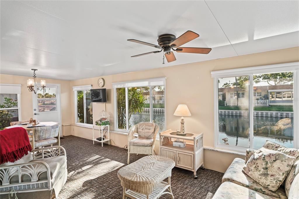 For Sale: $200,000 (2 beds, 2 baths, 1022 Square Feet)