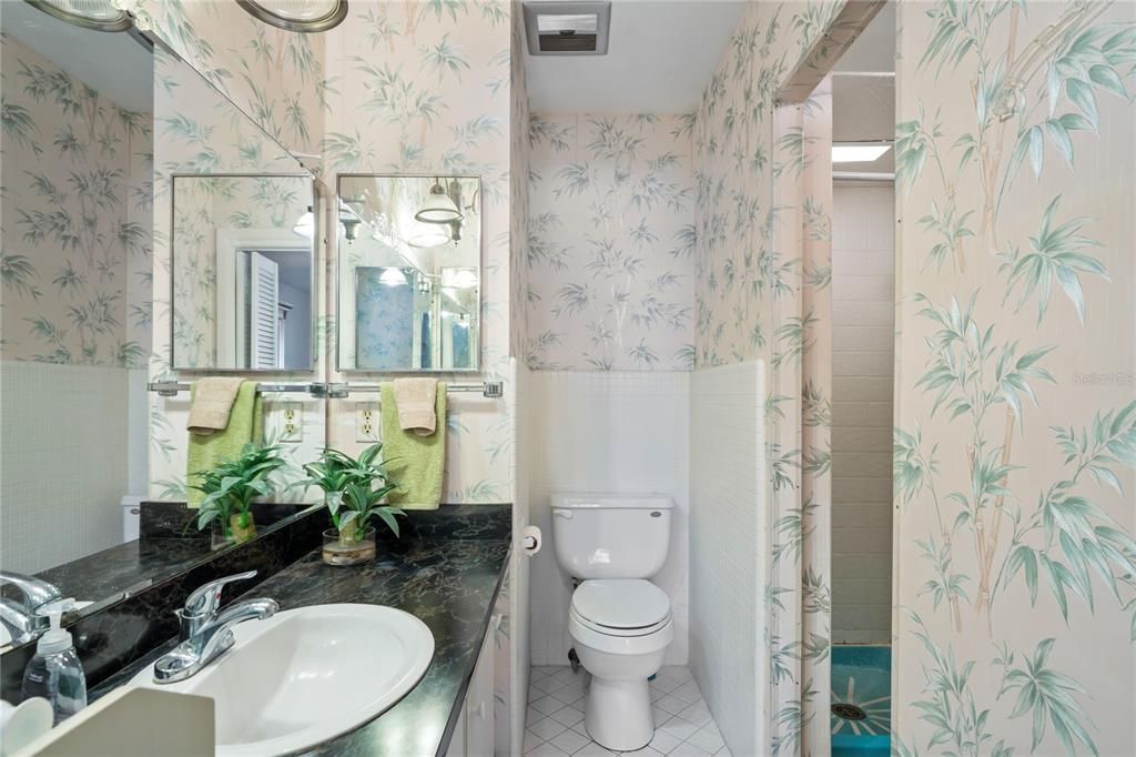 For Sale: $200,000 (2 beds, 2 baths, 1022 Square Feet)