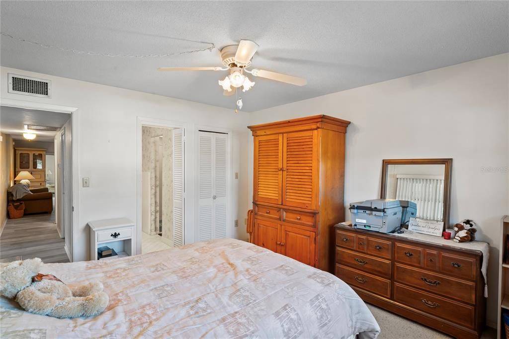 For Sale: $200,000 (2 beds, 2 baths, 1022 Square Feet)