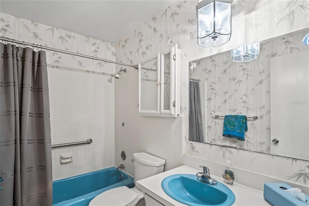 For Sale: $200,000 (2 beds, 2 baths, 1022 Square Feet)