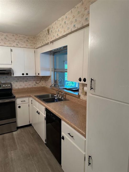 For Sale: $200,000 (2 beds, 2 baths, 1022 Square Feet)