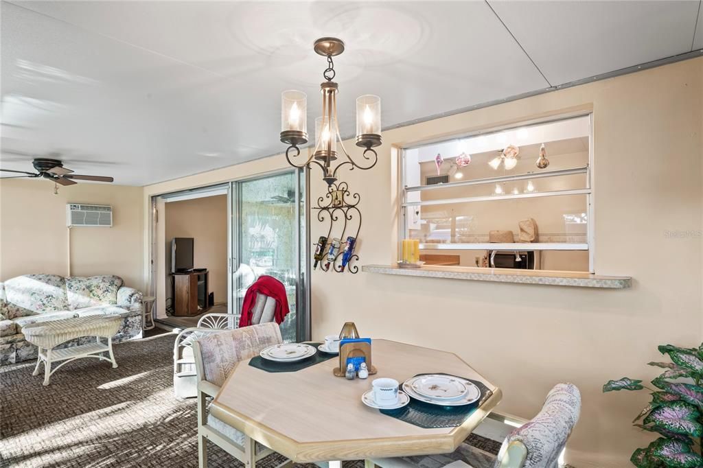 For Sale: $200,000 (2 beds, 2 baths, 1022 Square Feet)