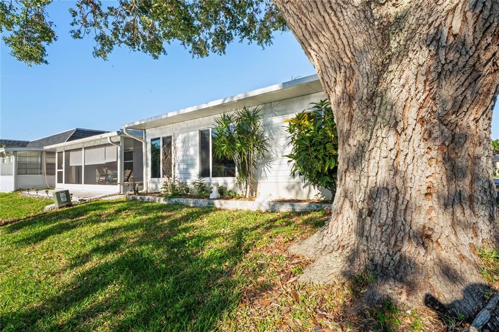 For Sale: $200,000 (2 beds, 2 baths, 1022 Square Feet)