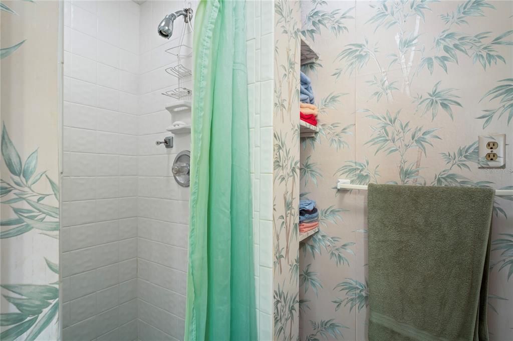 For Sale: $200,000 (2 beds, 2 baths, 1022 Square Feet)