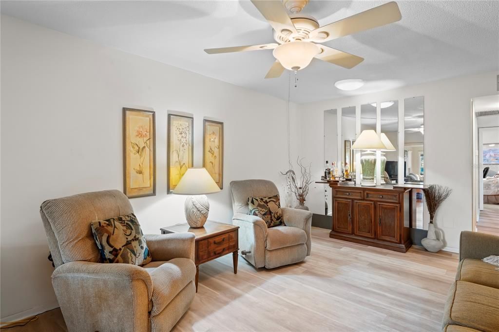 For Sale: $200,000 (2 beds, 2 baths, 1022 Square Feet)