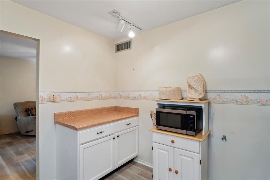 For Sale: $200,000 (2 beds, 2 baths, 1022 Square Feet)