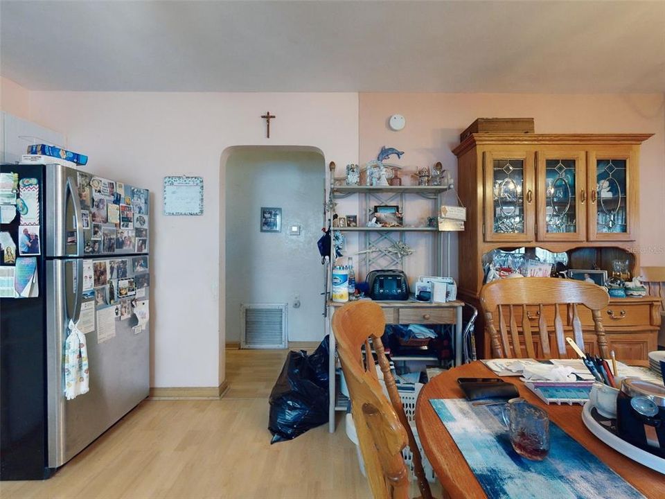 待售: $215,000 (2 贝兹, 1 浴室, 1060 平方英尺)