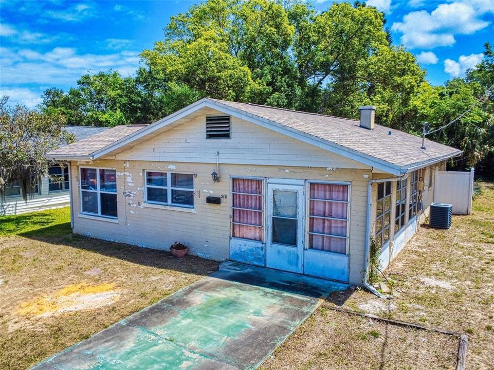 待售: $215,000 (2 贝兹, 1 浴室, 1060 平方英尺)