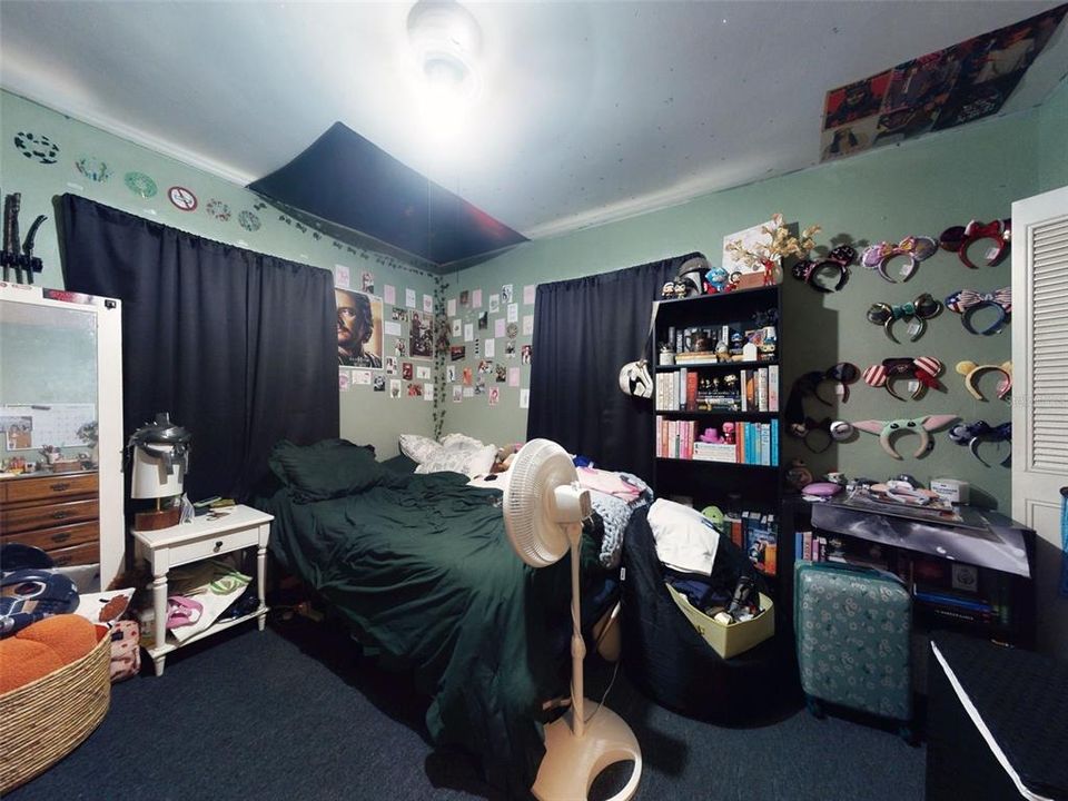 待售: $215,000 (2 贝兹, 1 浴室, 1060 平方英尺)