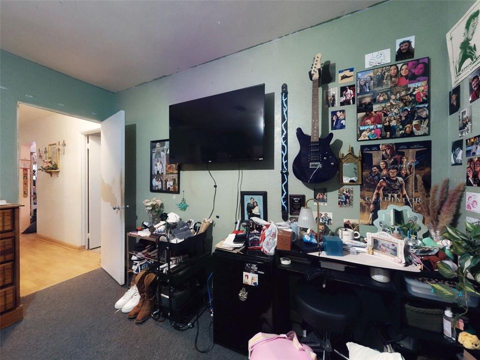 待售: $215,000 (2 贝兹, 1 浴室, 1060 平方英尺)