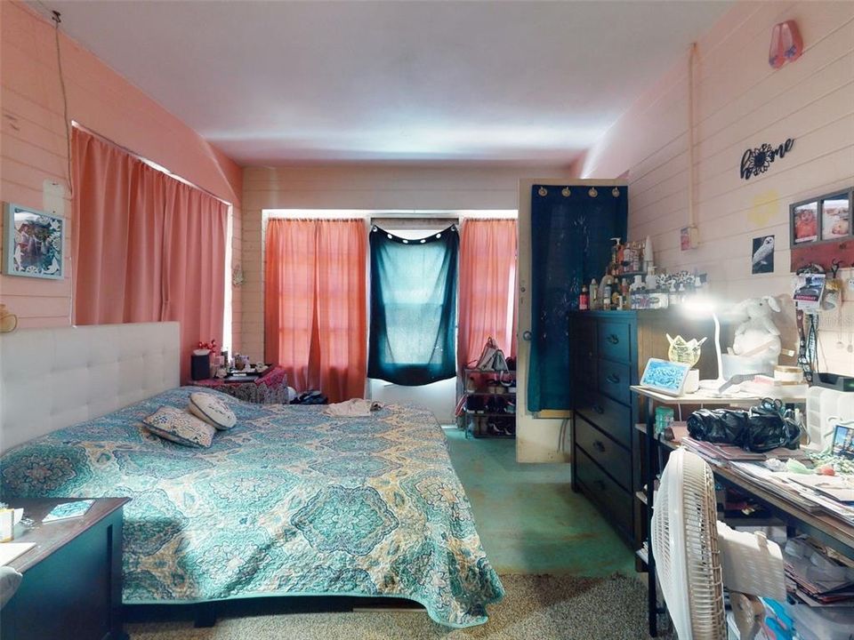 待售: $215,000 (2 贝兹, 1 浴室, 1060 平方英尺)