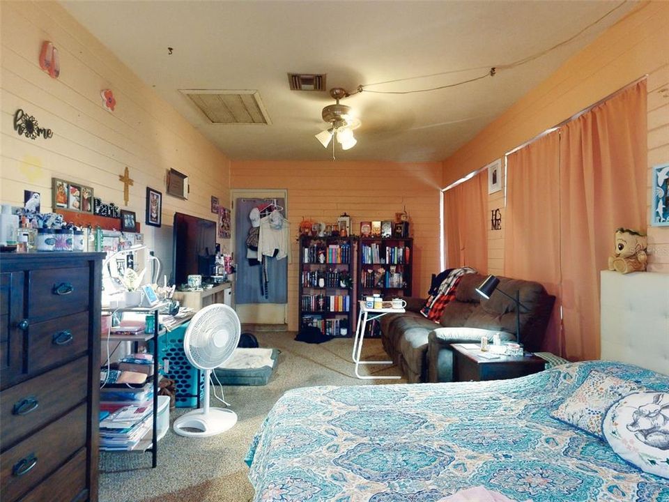 待售: $215,000 (2 贝兹, 1 浴室, 1060 平方英尺)