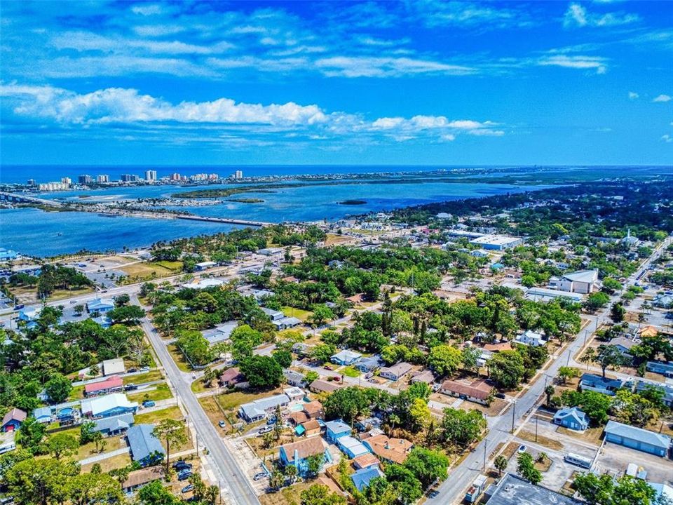 待售: $215,000 (2 贝兹, 1 浴室, 1060 平方英尺)