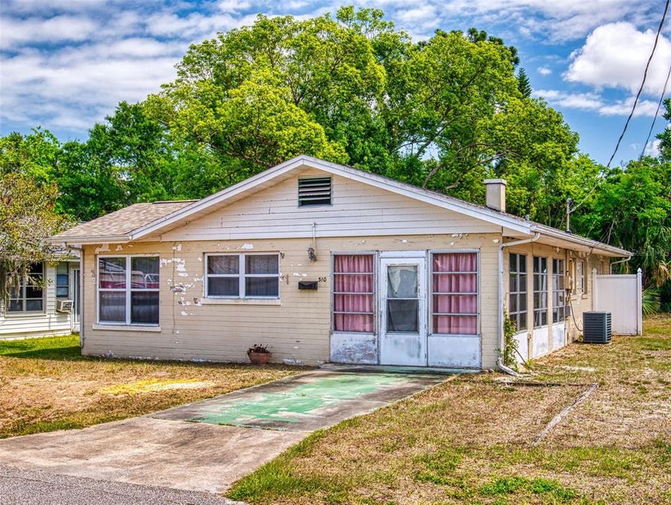 待售: $215,000 (2 贝兹, 1 浴室, 1060 平方英尺)