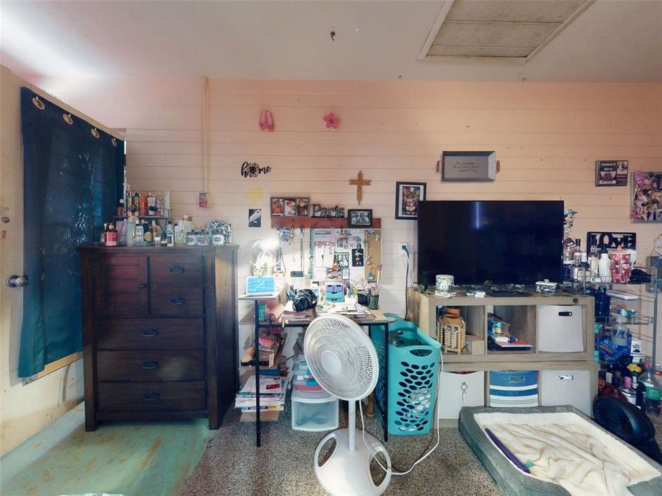 待售: $215,000 (2 贝兹, 1 浴室, 1060 平方英尺)