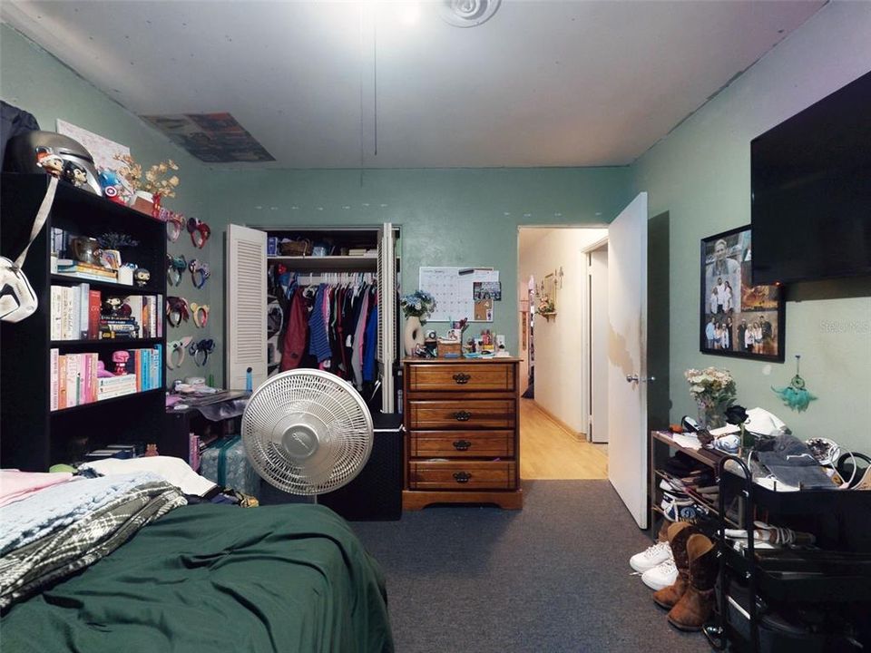 待售: $215,000 (2 贝兹, 1 浴室, 1060 平方英尺)