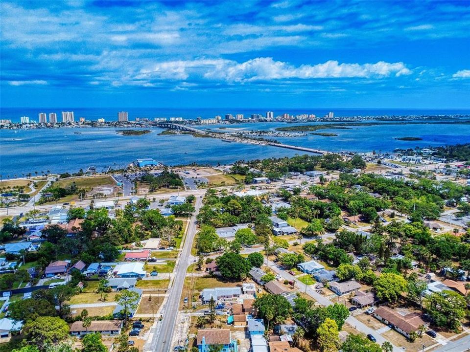 待售: $215,000 (2 贝兹, 1 浴室, 1060 平方英尺)