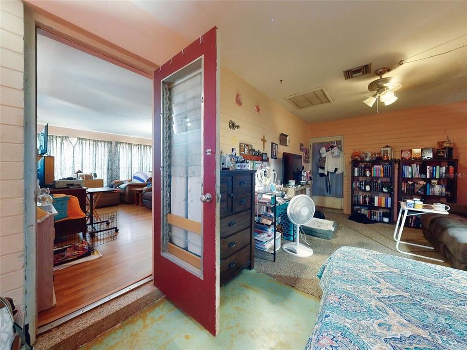 待售: $215,000 (2 贝兹, 1 浴室, 1060 平方英尺)