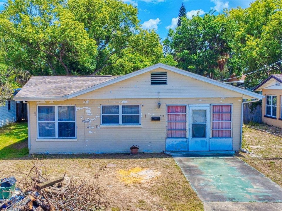 待售: $215,000 (2 贝兹, 1 浴室, 1060 平方英尺)