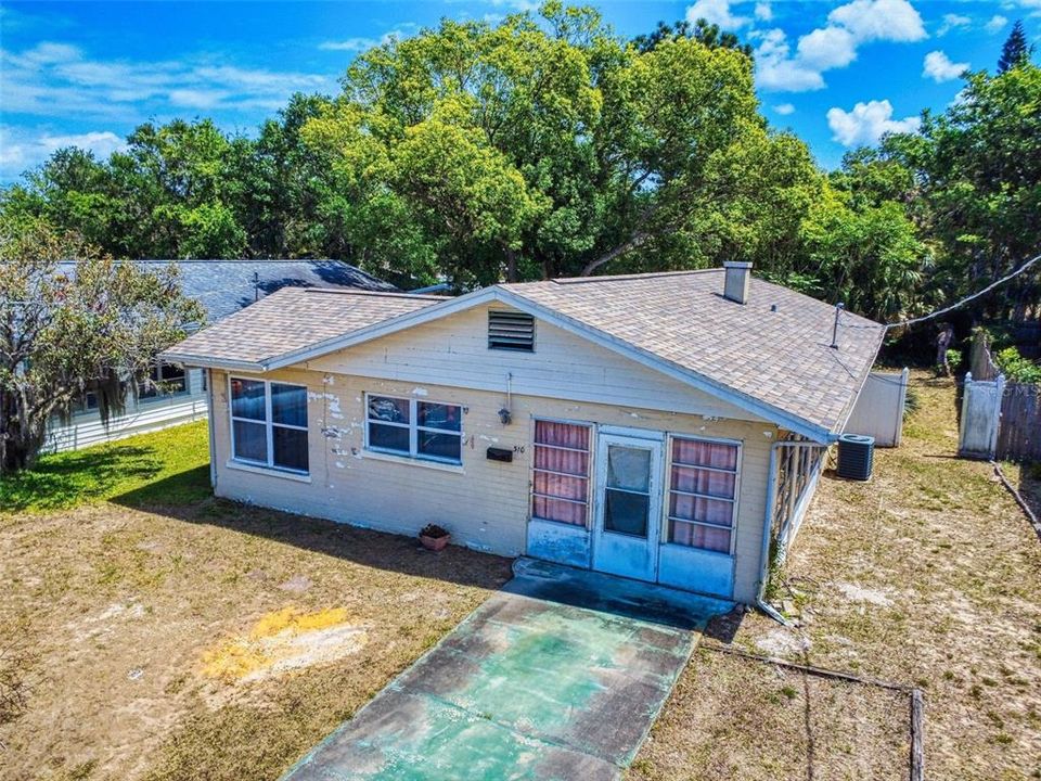 待售: $215,000 (2 贝兹, 1 浴室, 1060 平方英尺)