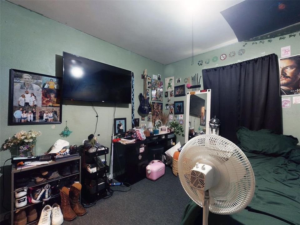 待售: $215,000 (2 贝兹, 1 浴室, 1060 平方英尺)