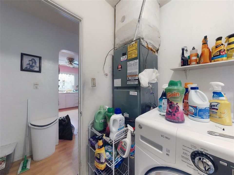 待售: $215,000 (2 贝兹, 1 浴室, 1060 平方英尺)