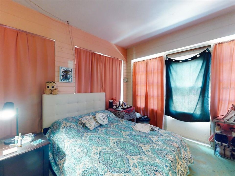 待售: $215,000 (2 贝兹, 1 浴室, 1060 平方英尺)