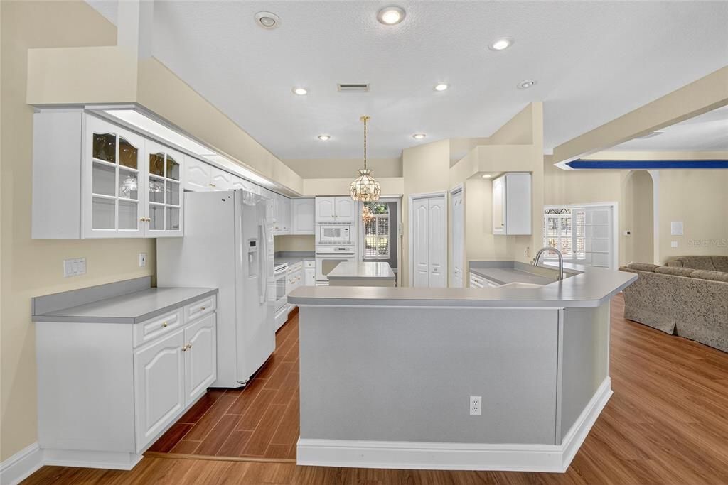 Active With Contract: $799,000 (4 beds, 3 baths, 3921 Square Feet)