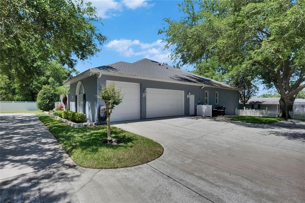 Active With Contract: $799,000 (4 beds, 3 baths, 3921 Square Feet)