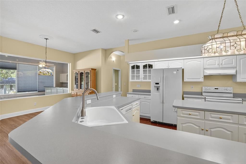 Active With Contract: $799,000 (4 beds, 3 baths, 3921 Square Feet)