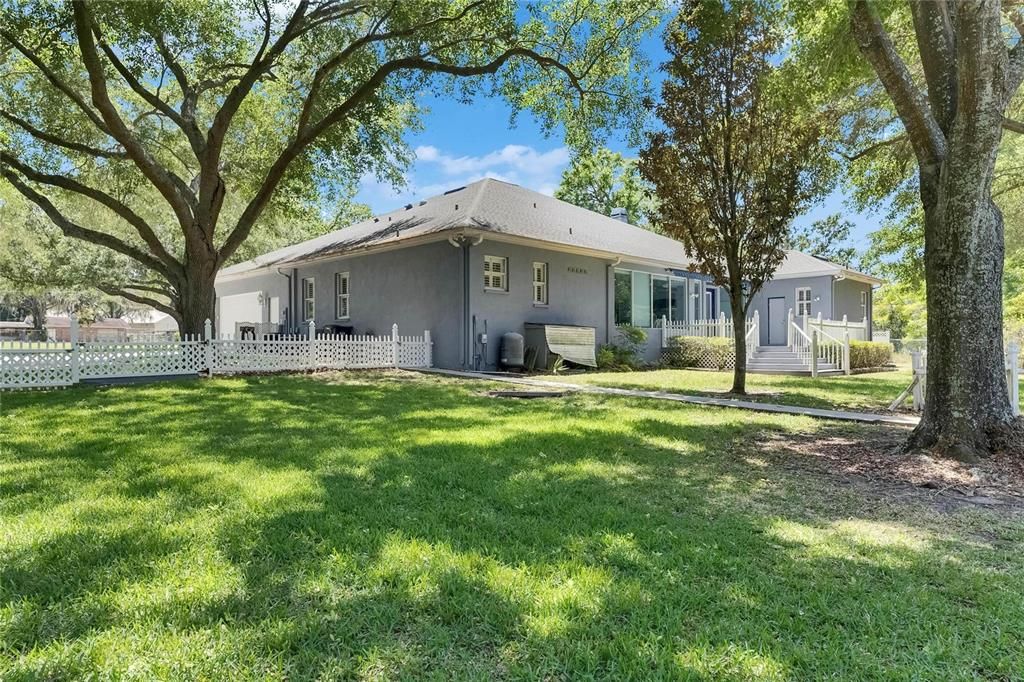 Active With Contract: $799,000 (4 beds, 3 baths, 3921 Square Feet)