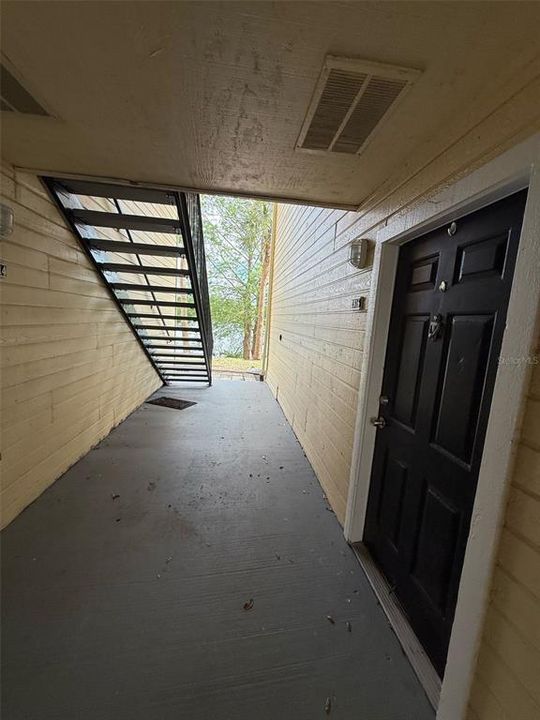 Active With Contract: $1,200 (1 beds, 1 baths, 673 Square Feet)