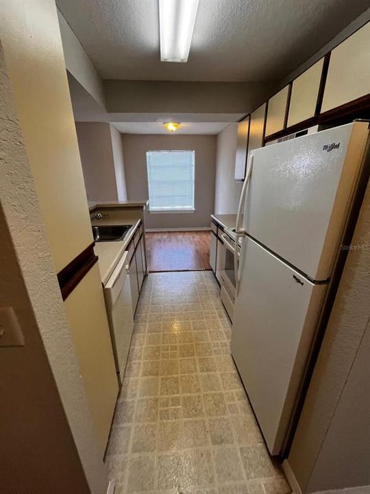 Active With Contract: $1,200 (1 beds, 1 baths, 673 Square Feet)