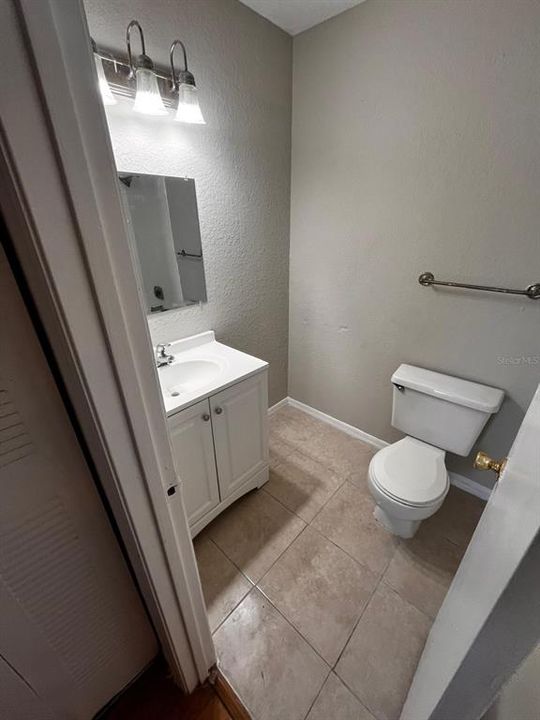 Active With Contract: $1,200 (1 beds, 1 baths, 673 Square Feet)