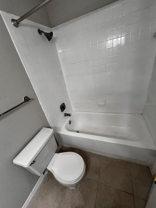 Active With Contract: $1,200 (1 beds, 1 baths, 673 Square Feet)