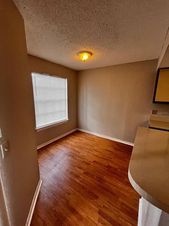 Active With Contract: $1,200 (1 beds, 1 baths, 673 Square Feet)